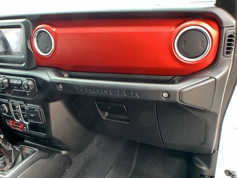 Used 2019 Jeep Wrangler Unlimited Rubicon w/ Cold Weather Group image 31