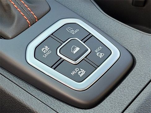 New 2026 Nissan Frontier PRO-4X w/ Pro-4x Convenience Package image 18