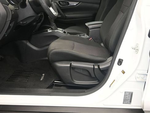 Used 2020 Nissan Rogue S FWD image 21