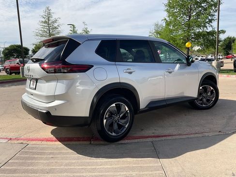 Used 2025 Nissan Rogue SV image 6