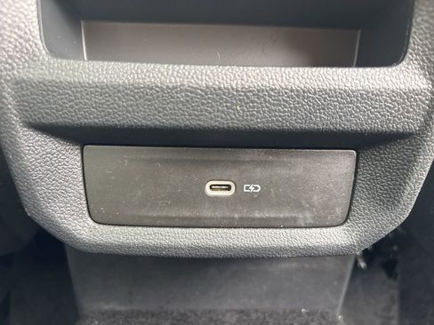 Used 2025 Volkswagen Taos SE AWD/4WD image 43