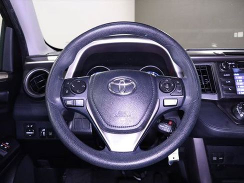 Used 2018 Toyota RAV4 LE FWD image 16