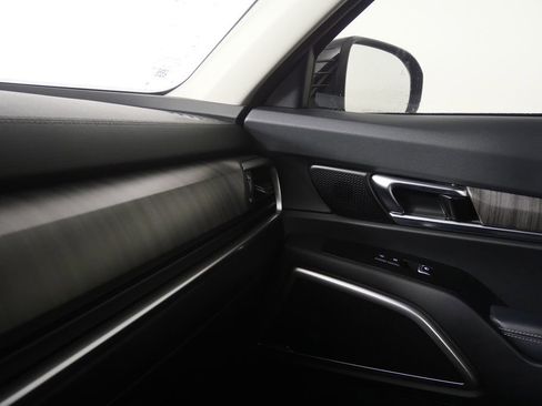 Used 2023 Kia Telluride EX w/ EX Captain's Chair Package image 29