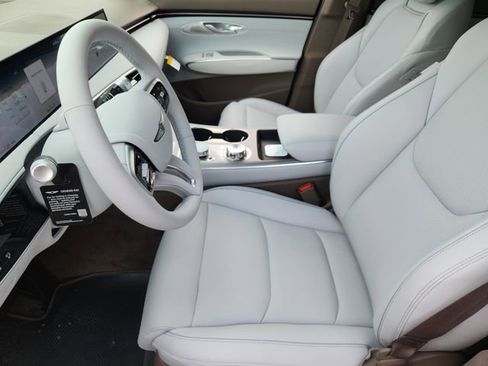New 2026 Genesis GV70 2.5T Advanced AWD/4WD image 9