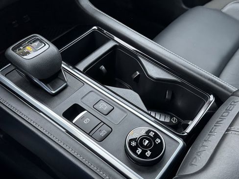 Used 2022 Nissan Pathfinder SL image 30