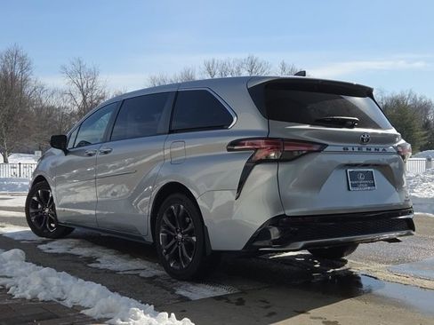 Used 2021 Toyota Sienna XSE image 22