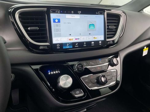 New 2026 Chrysler Voyager LX image 28