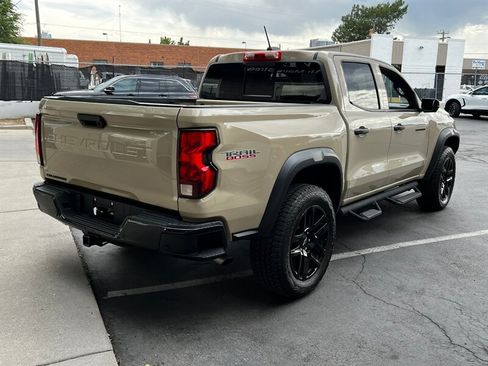 Used 2024 Chevrolet Colorado Trail Boss w/ Technology Package AWD/4WD image 9