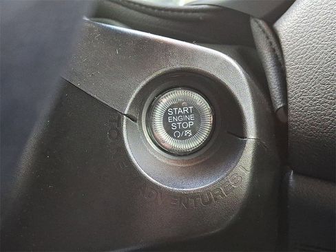 Used 2023 Jeep Renegade Latitude w/ Premium Group image 24