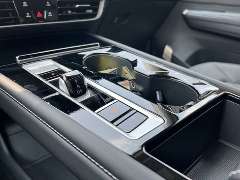 Used 2025 Volkswagen Atlas SE image 11