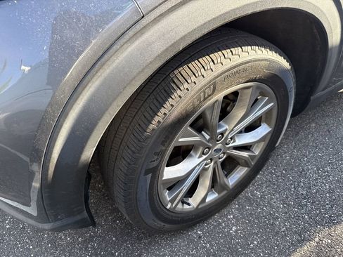 Used 2022 Ford Explorer XLT w/ Equipment Group 202A image 5