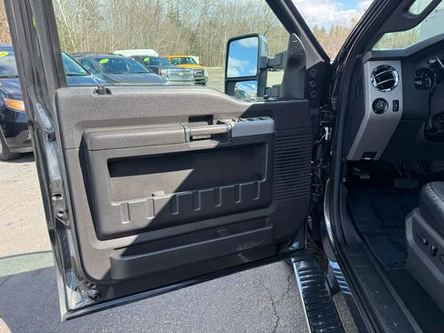 Used 2016 Ford F250 Lariat w/ Chrome Package image 30