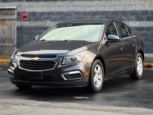Used 2016 Chevrolet Cruze LT w/ Sun And Sound Package FWD image 3