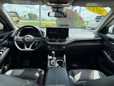 Used 2025 Nissan Altima 2.5 SL FWD image 12