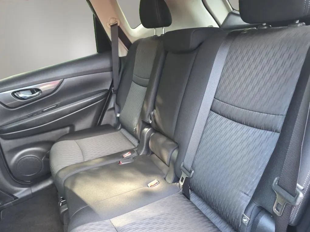 Used 2020 Nissan Rogue SV FWD image 37