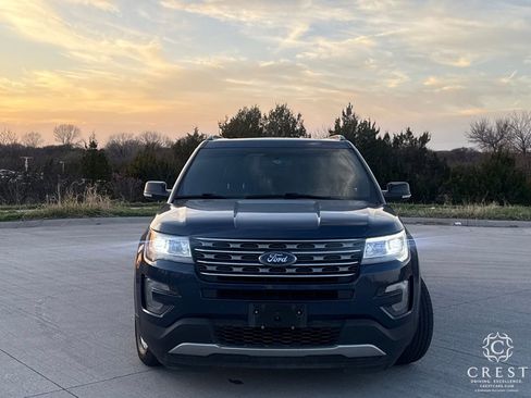 Used 2016 Ford Explorer XLT w/ Equipment Group 202A image 8