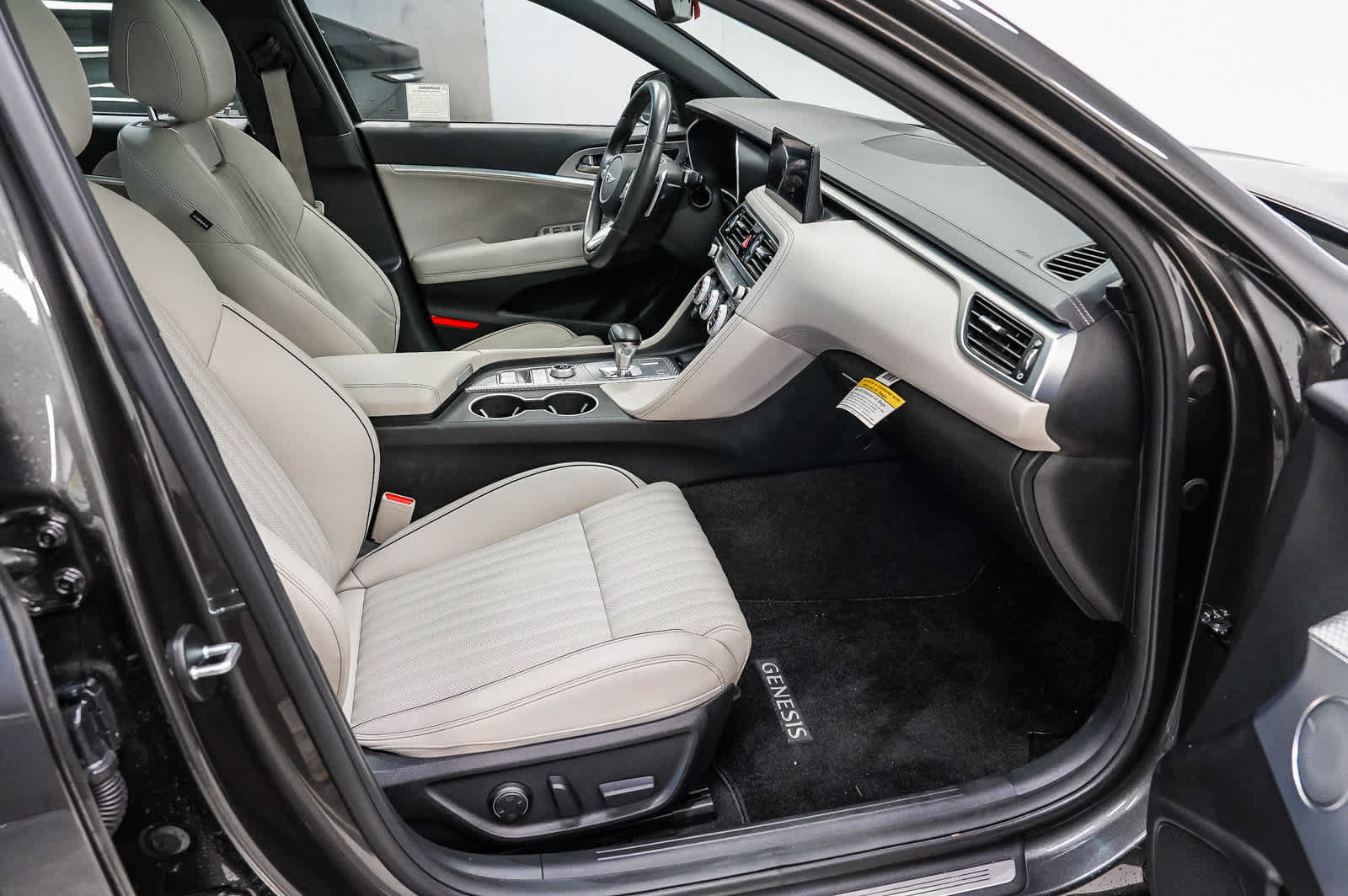 Used 2023 Genesis G70 2.0T w/ Sport Prestige Package RWD image 17