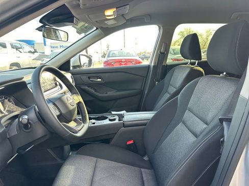 Used 2025 Nissan Rogue SV AWD/4WD image 6