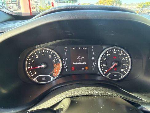 Used 2018 Jeep Renegade Latitude FWD image 21
