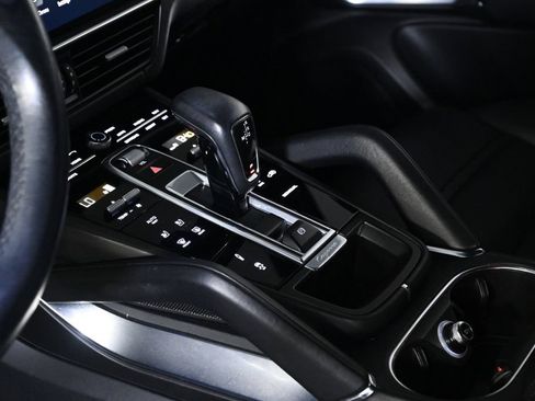 Certified 2022 Porsche Cayenne Turbo S AWD/4WD image 26