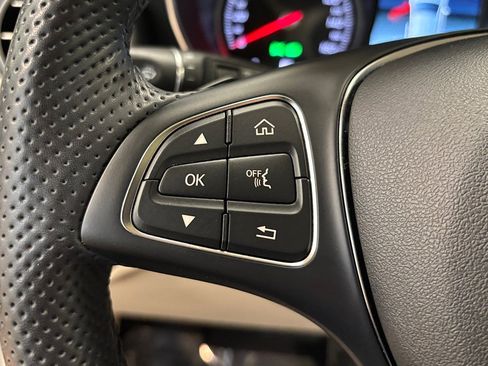 Used 2019 Mercedes-Benz GLC 300 4MATIC image 31