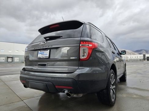 Used 2015 Ford Explorer XLT w/ Equipment Group 202B image 5