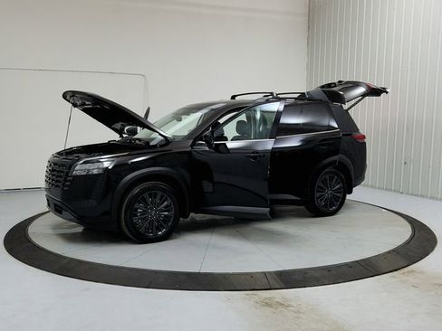 New 2026 Nissan Pathfinder SL w/ SL Premium Package image 11