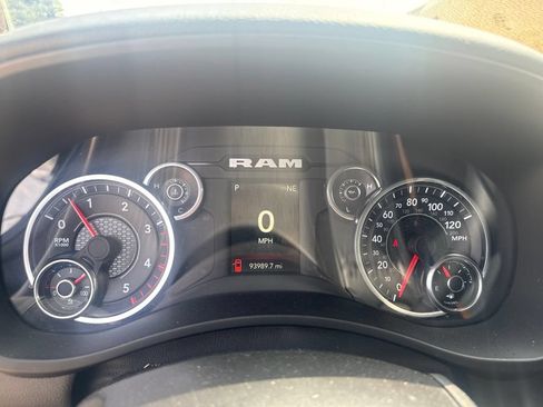 Used 2024 RAM 2500 Big Horn w/ Night Edition AWD/4WD image 15