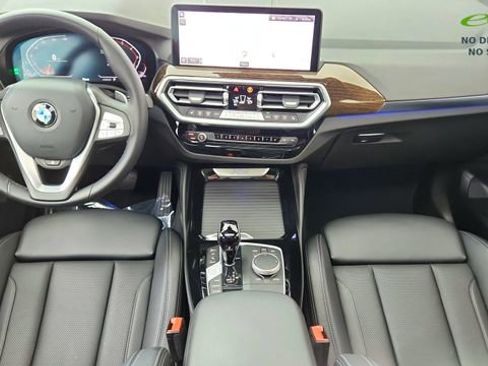 Used 2025 BMW X4 xDrive30i AWD/4WD image 90