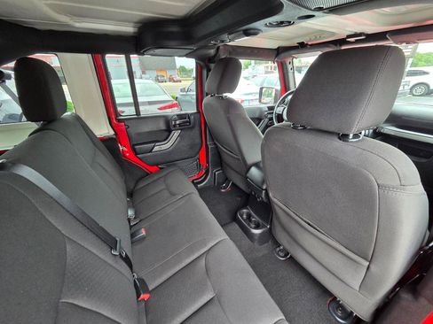 Used 2015 Jeep Wrangler Unlimited Sport w/ Quick Order Package 24S AWD/4WD image 16