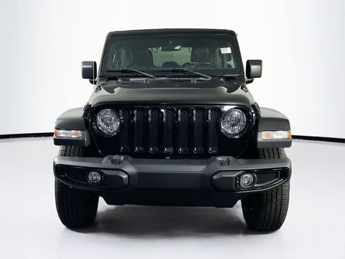Used 2023 Jeep Wrangler Unlimited Sahara AWD/4WD image 2