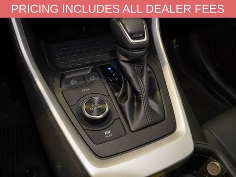 Used 2022 Toyota RAV4 XLE Premium AWD/4WD image 18