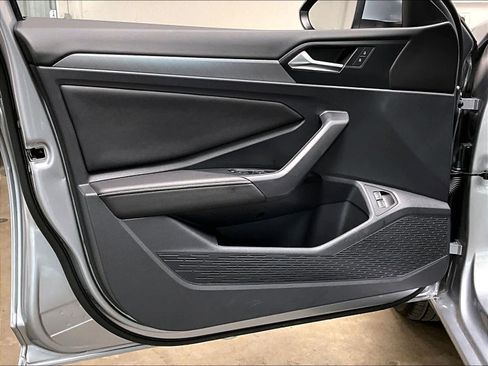 Used 2024 Volkswagen Jetta SE FWD image 25