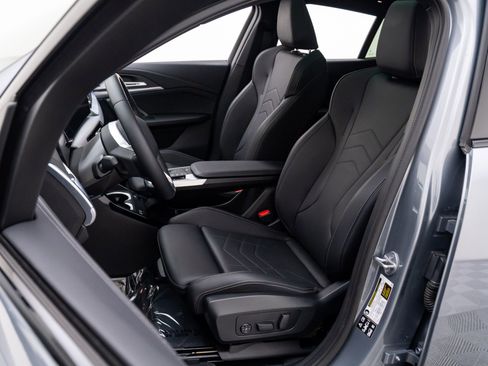 Certified 2025 BMW X2 xDrive28i w/ Premium Package image 17