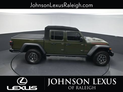 Used 2024 Jeep Gladiator Rubicon w/ Convenience Group AWD/4WD image 30
