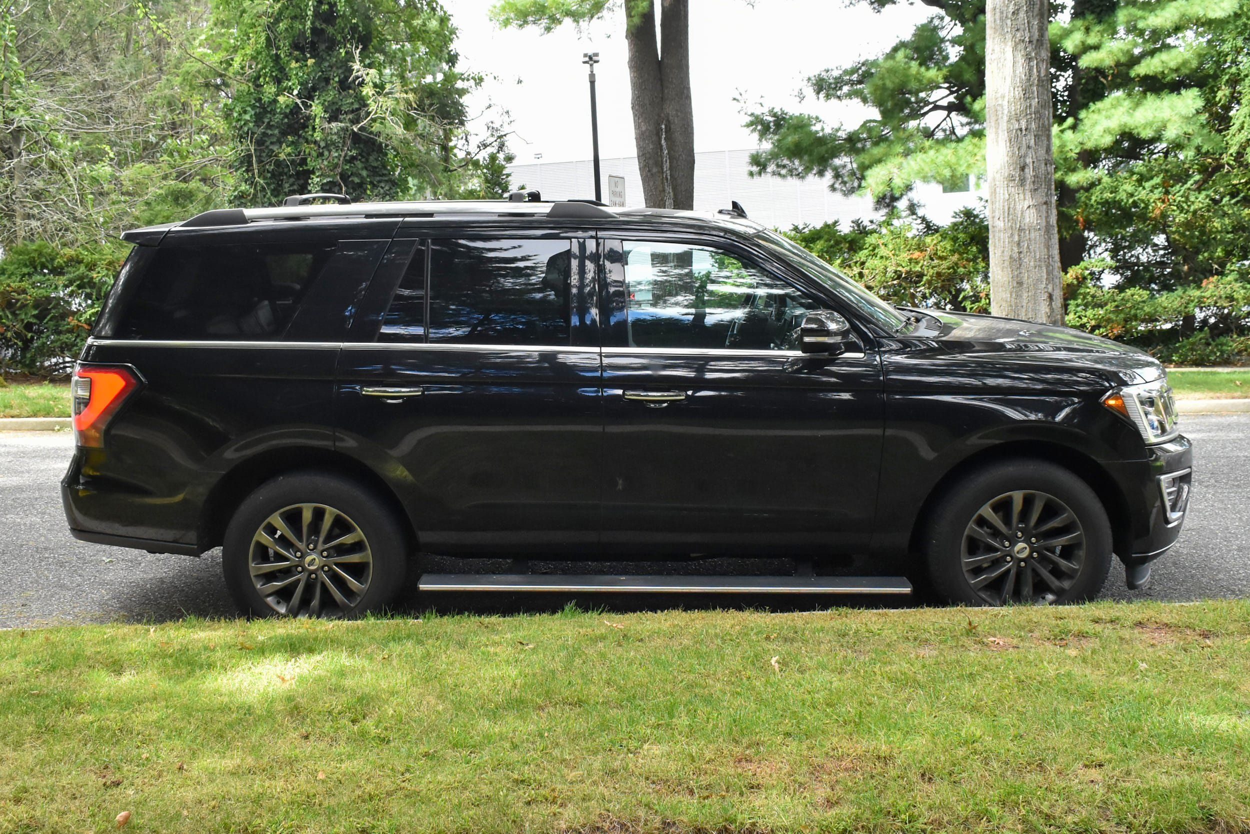Used 2019 Ford Expedition Limited w/ Driver Assistance Package AWD/4WD image 8