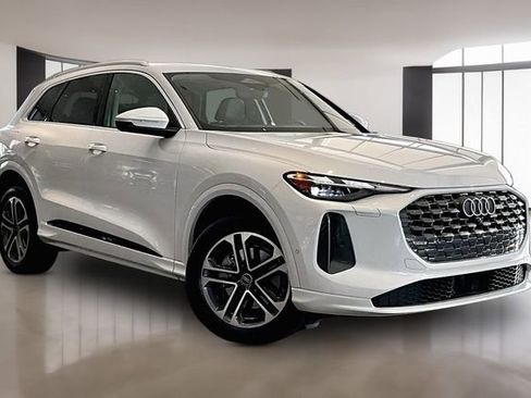 Used 2025 Audi Q5 Premium w/ Convenience Package AWD/4WD image 1