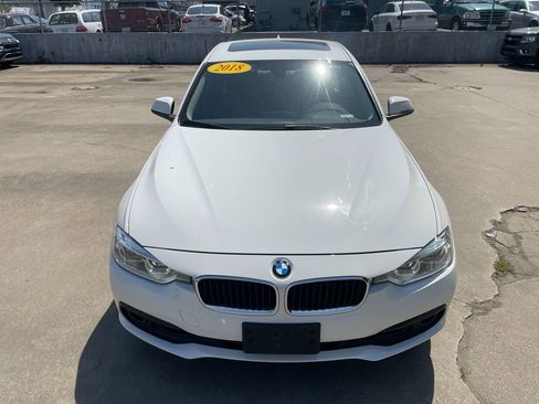 Used 2018 BMW 320i xDrive Sedan AWD/4WD image 3