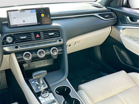 Used 2023 Genesis G70 2.0T image 23