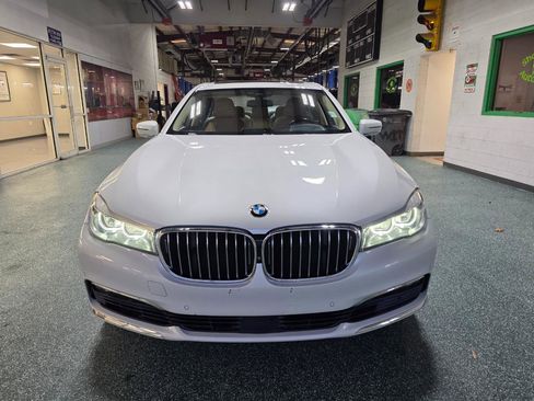 Used 2017 BMW 740i xDrive 740i xDrive Sedan image 3