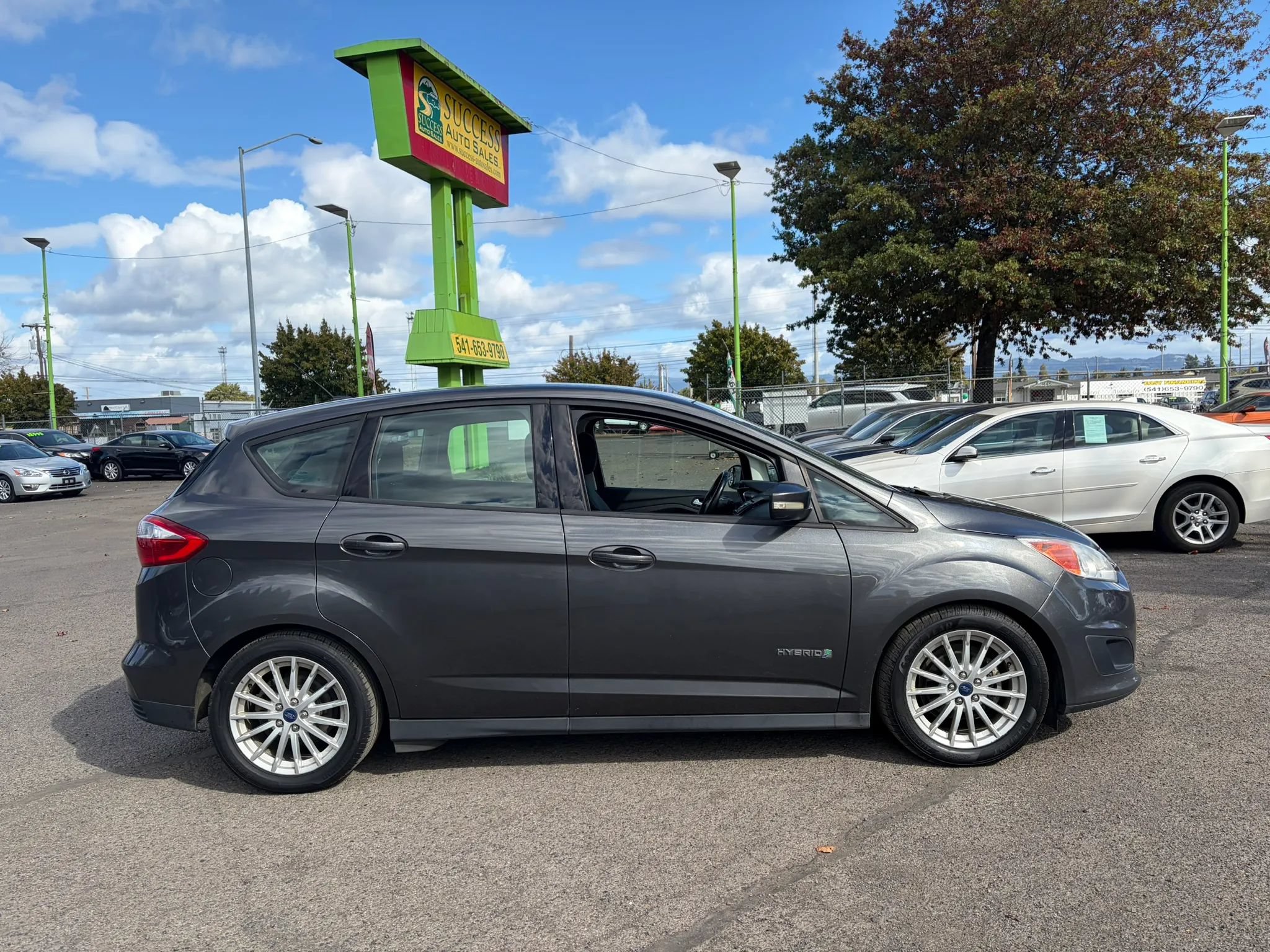 Used 2015 Ford C-MAX SE w/ Winter Package FWD image 2