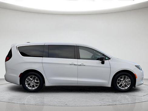 New 2026 Chrysler Voyager LX FWD image 2