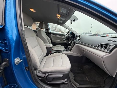 Used 2017 Hyundai Elantra SE image 28