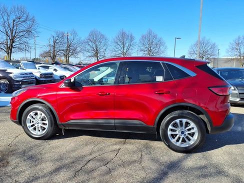 Used 2022 Ford Escape SE w/ Cold Weather Package AWD/4WD image 2