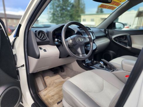 Used 2014 Toyota RAV4 EV image 11