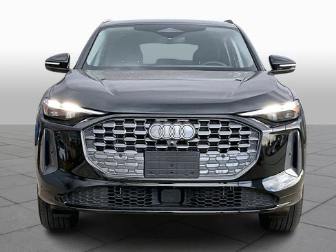 Used 2025 Audi Q5 Premium w/ Convenience Package image 4