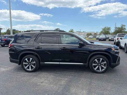 Used 2024 Honda Pilot Touring image 8