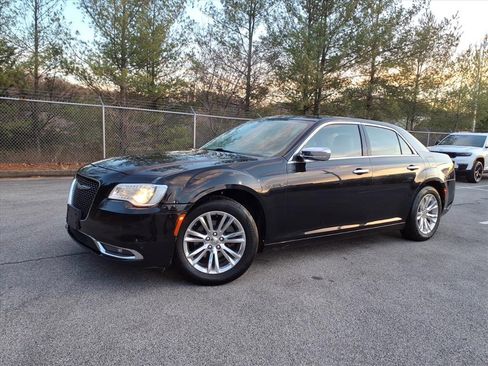 Used 2016 Chrysler 300 C image 2