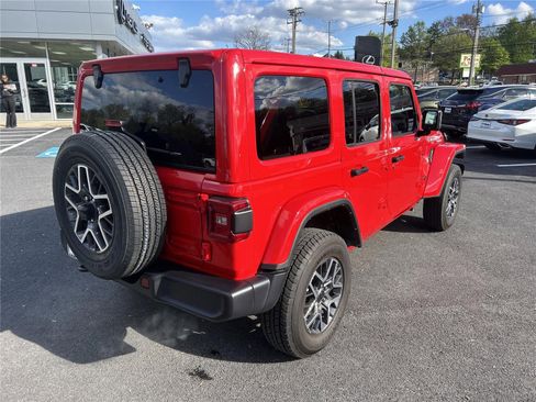 Used 2025 Jeep Wrangler Sahara image 5