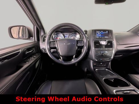 Used 2014 Chrysler Town & Country S FWD image 8